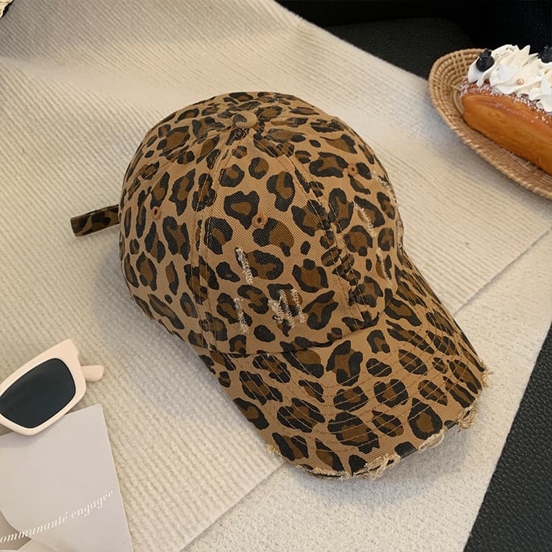 二色切替えヒョウ柄つばキャップ