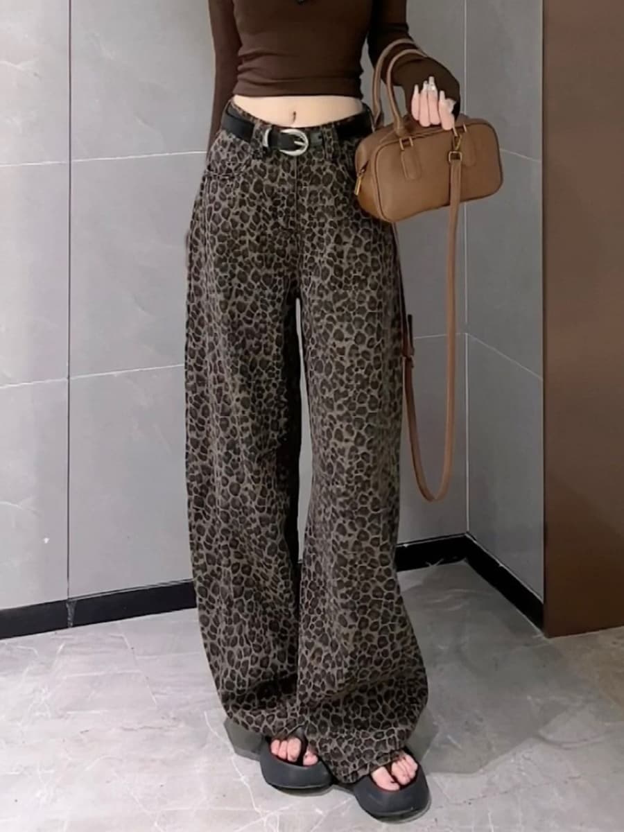 ヒョウ柄 野性的なワイドシルエットパンツ