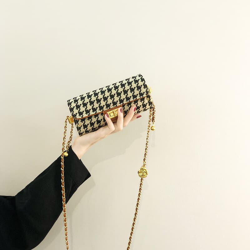 シックな円筒形ヒョウ柄ショルダーバッグ