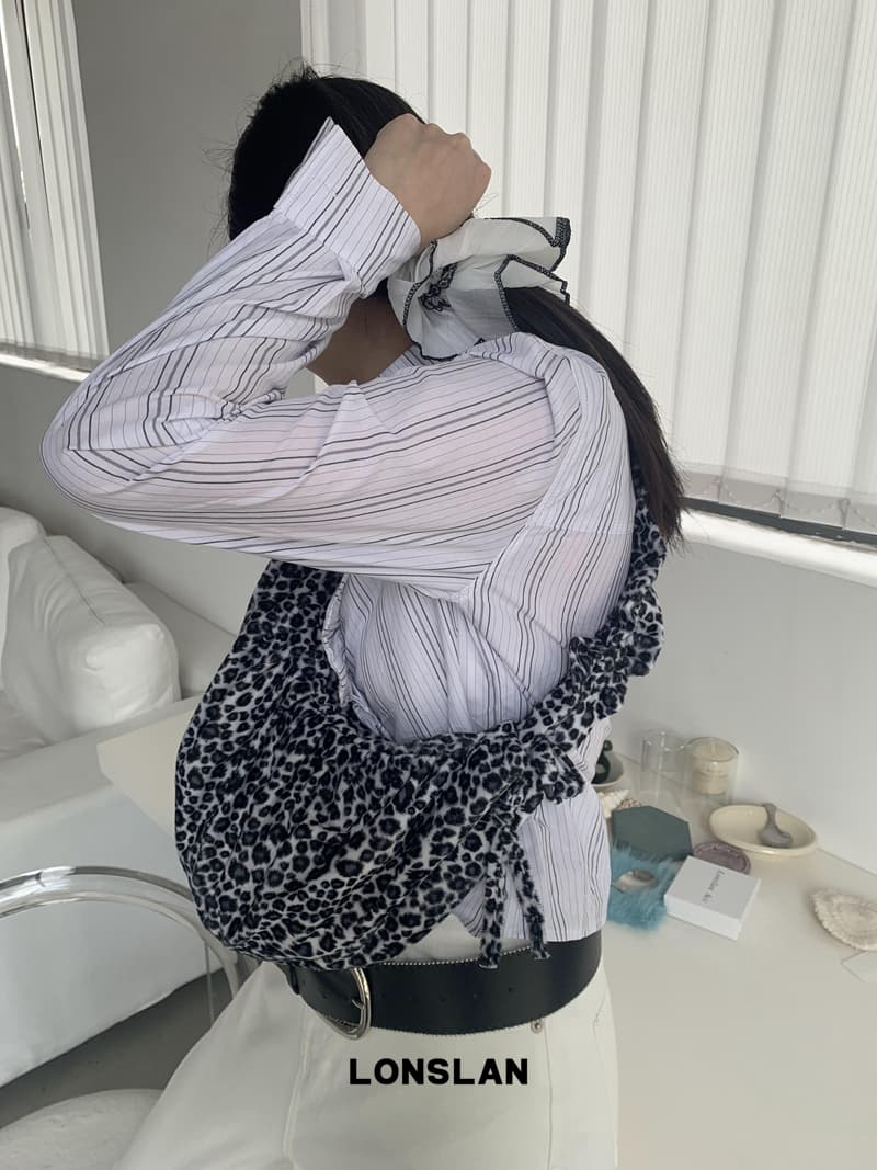 ふんわりヒョウ柄ショルダーバッグ