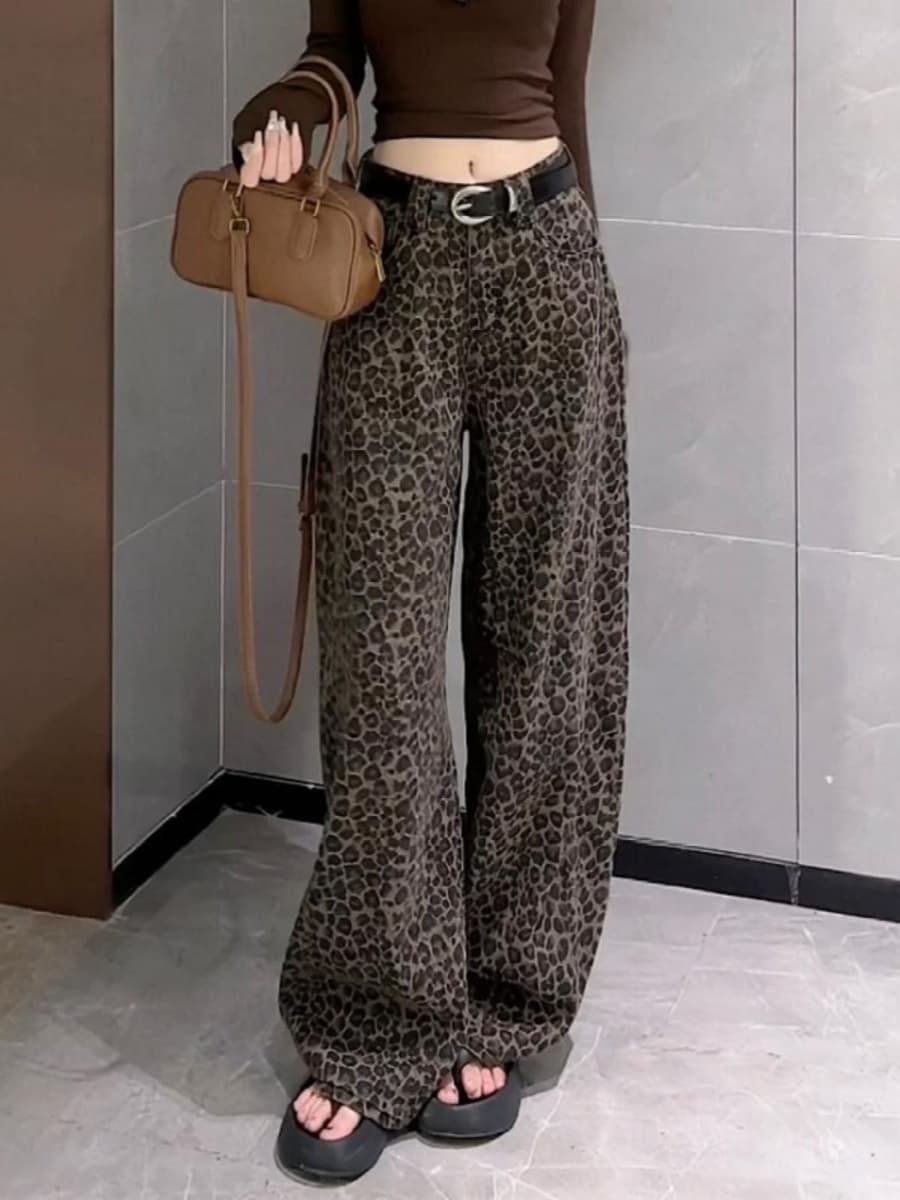 ヒョウ柄 野性的なワイドシルエットパンツ