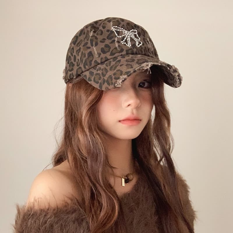 ヒョウ柄 キラめくリボン付き豹柄キャップ