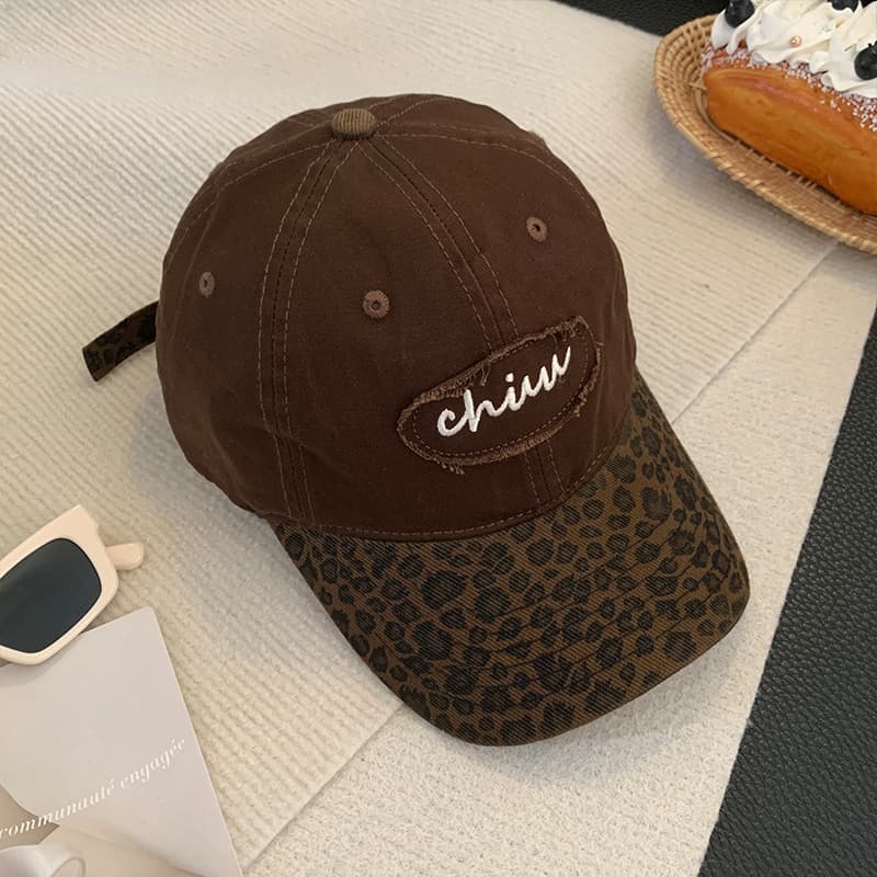 二色切替えヒョウ柄つばキャップ