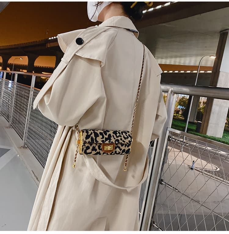 シックな円筒形ヒョウ柄ショルダーバッグ