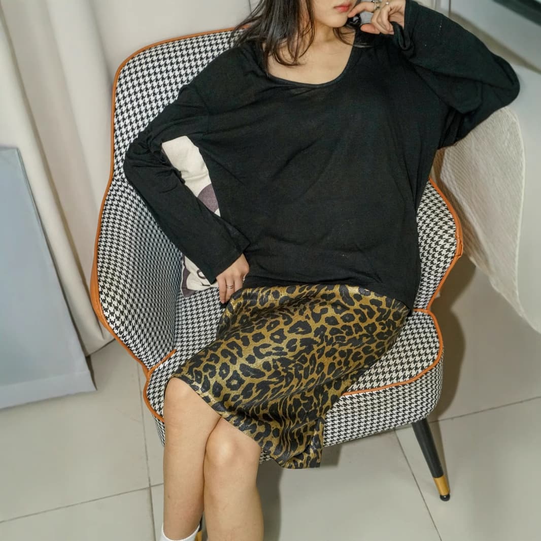 ぜいたくヒョウ柄シルクスカート