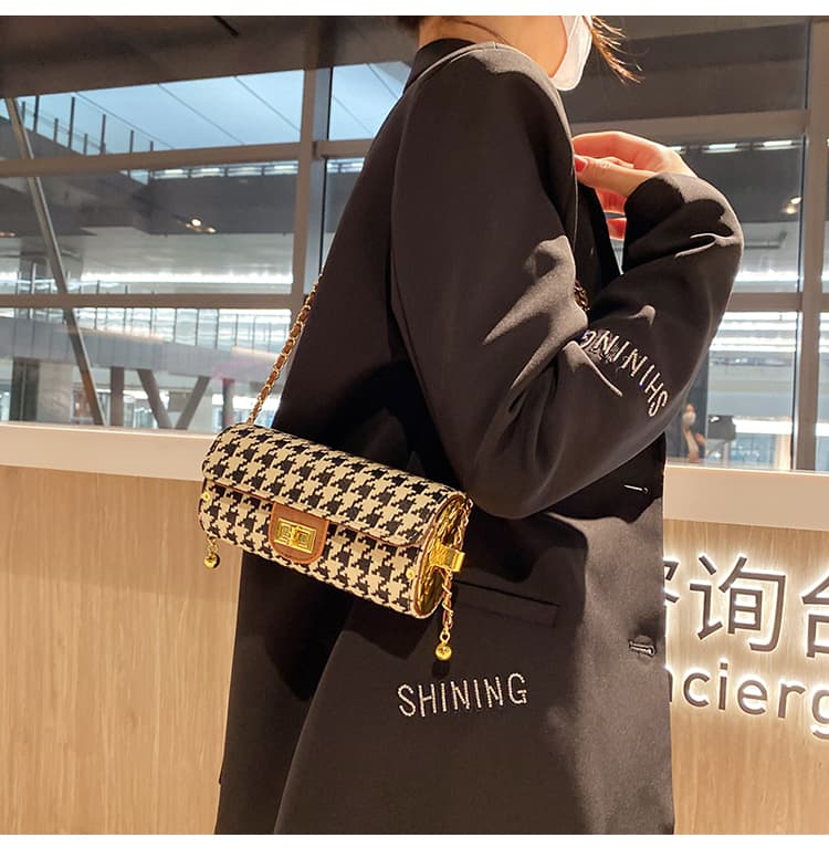 シックな円筒形ヒョウ柄ショルダーバッグ