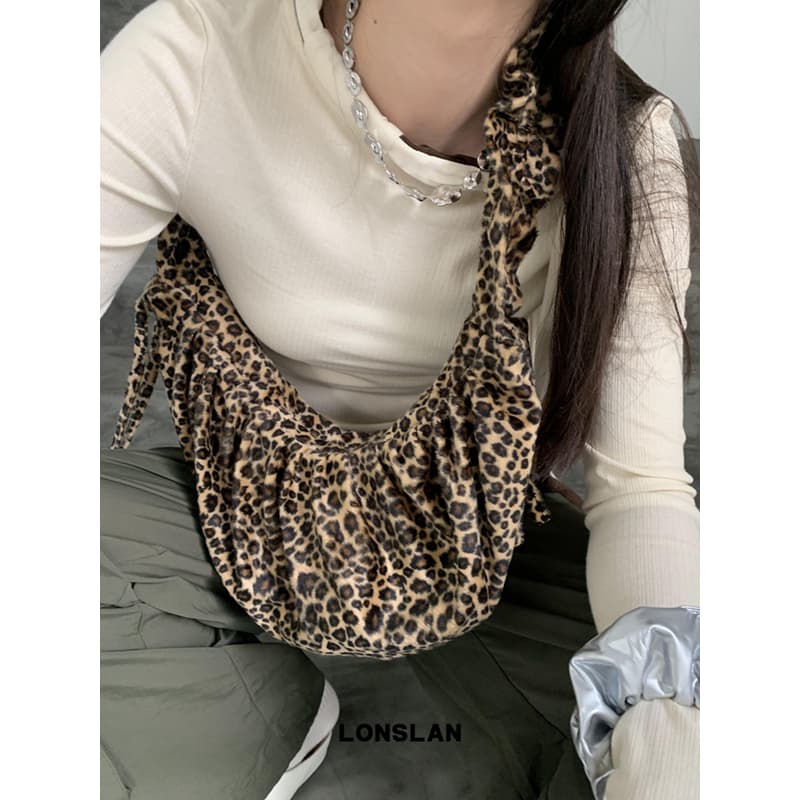 ふんわりヒョウ柄ショルダーバッグ