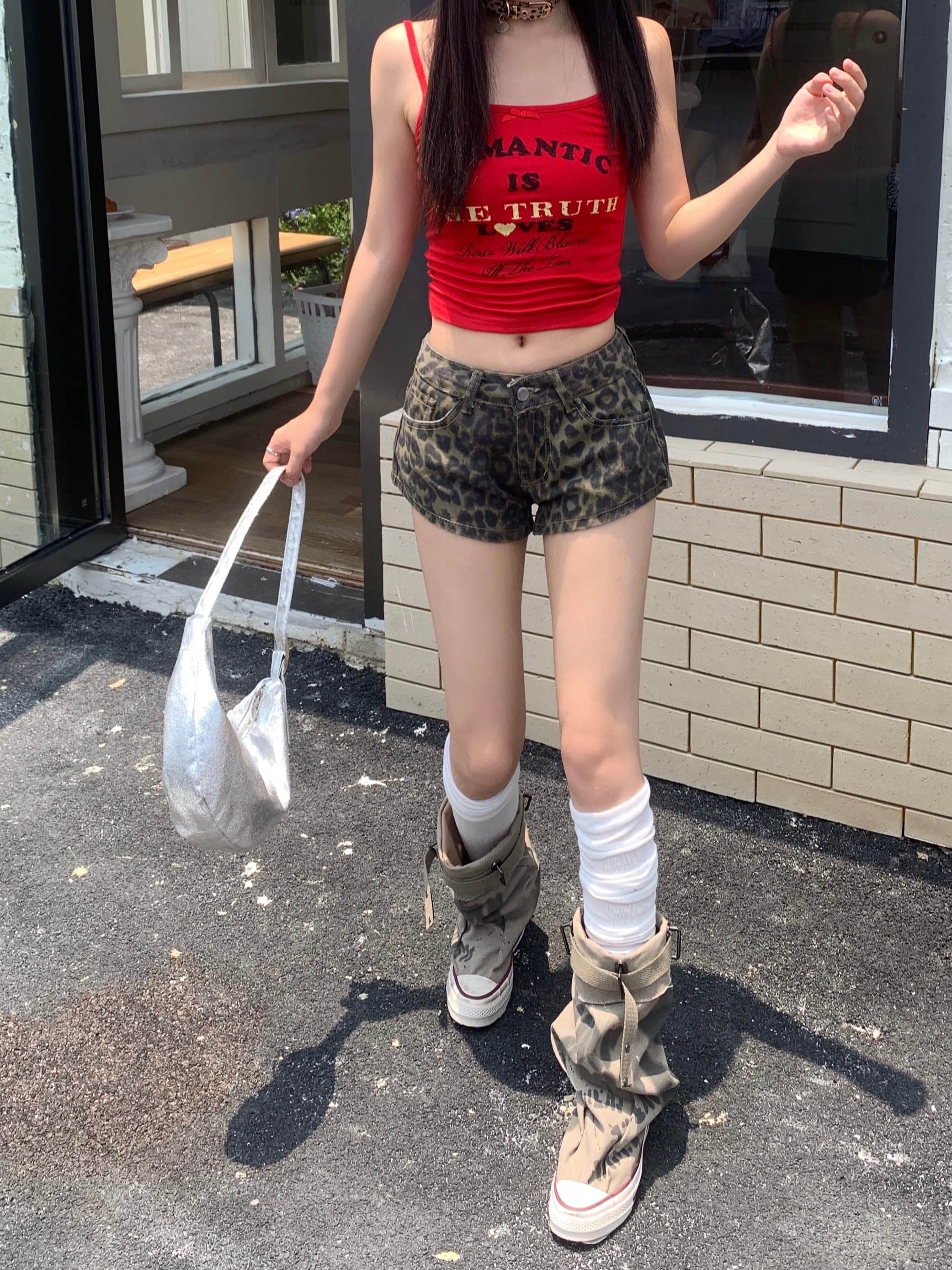 ヒョウ柄 野性的な魅力ヒョウ柄ショートパンツ