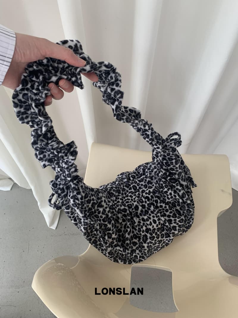 ふんわりヒョウ柄ショルダーバッグ