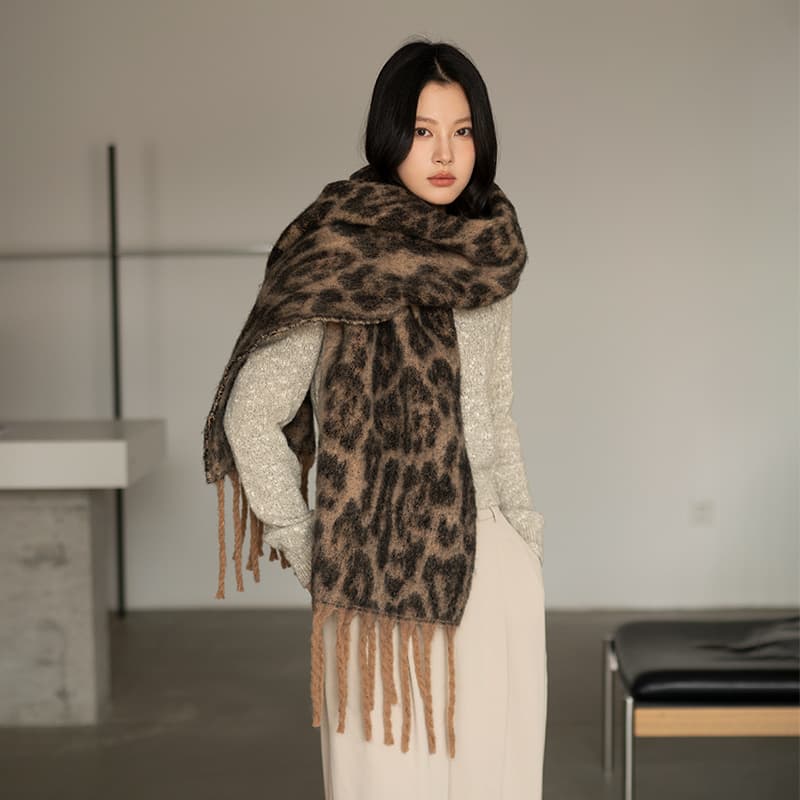 ふわもこヒョウ柄ショール