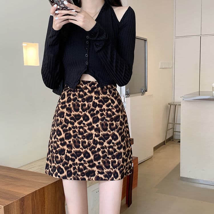 ヒョウ柄 野性美あふれるヒョウ柄ミニスカート