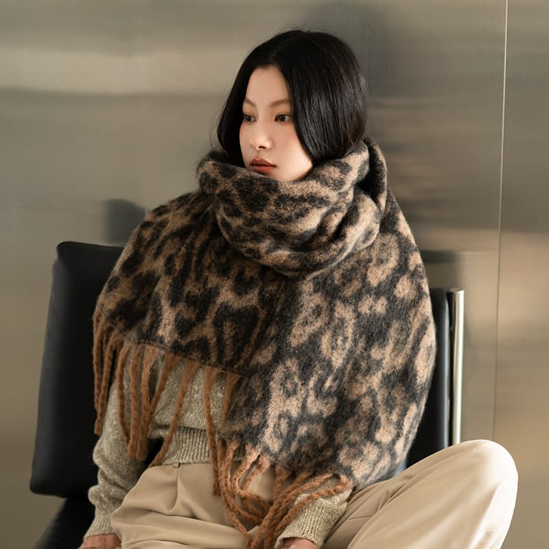 ふわもこヒョウ柄ショール