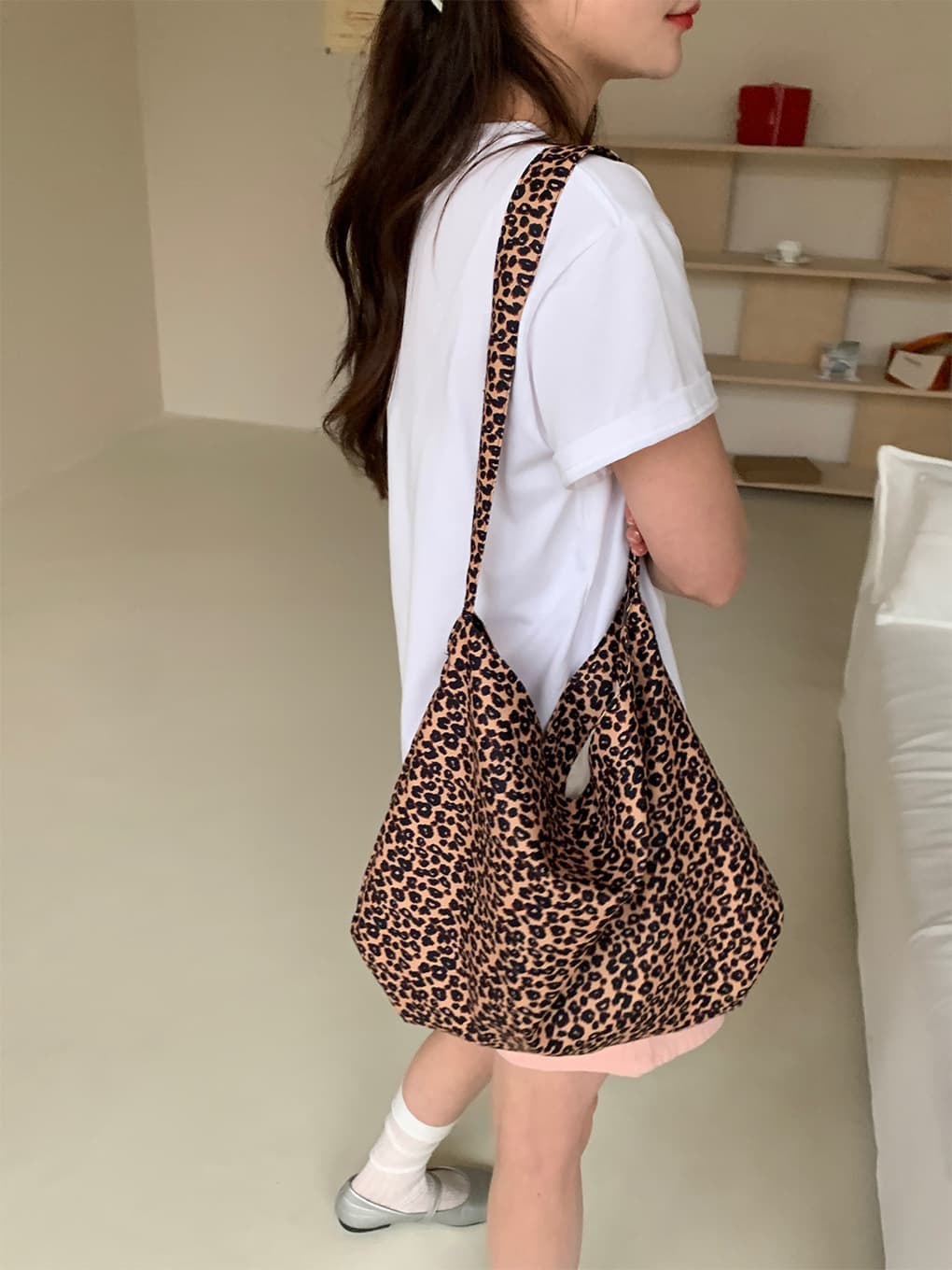 しなやかヒョウ柄ショルダーバッグ