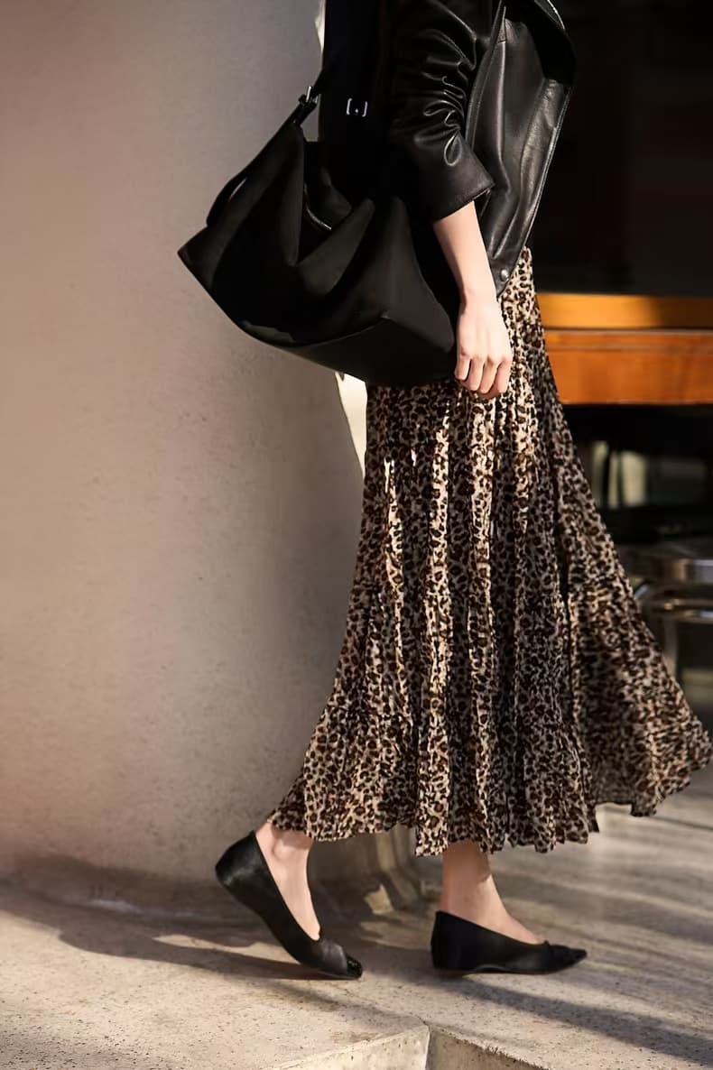 大人かわいいヒョウ柄プリーツロングスカート