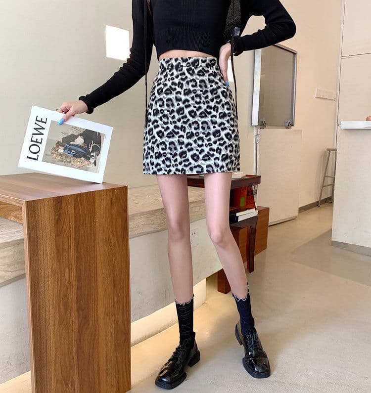 ヒョウ柄 野性美あふれるヒョウ柄ミニスカート