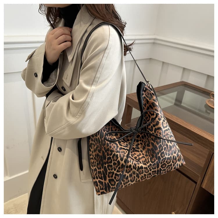 ワイルドヒョウ柄ショルダー