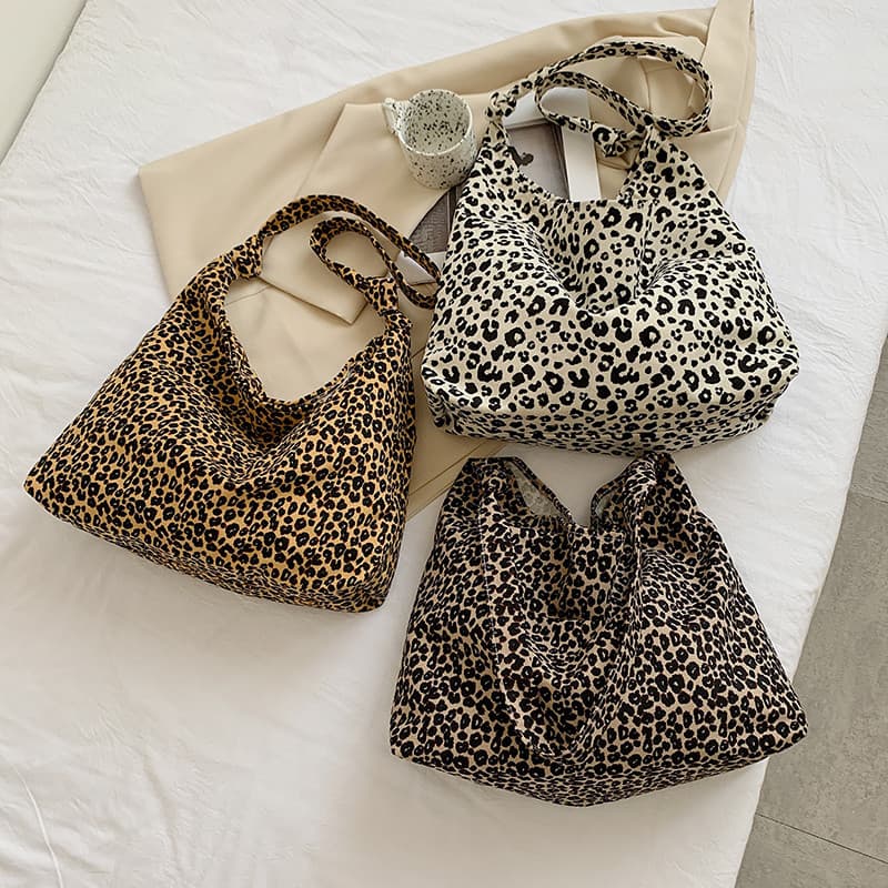 しなやかヒョウ柄ショルダーバッグ