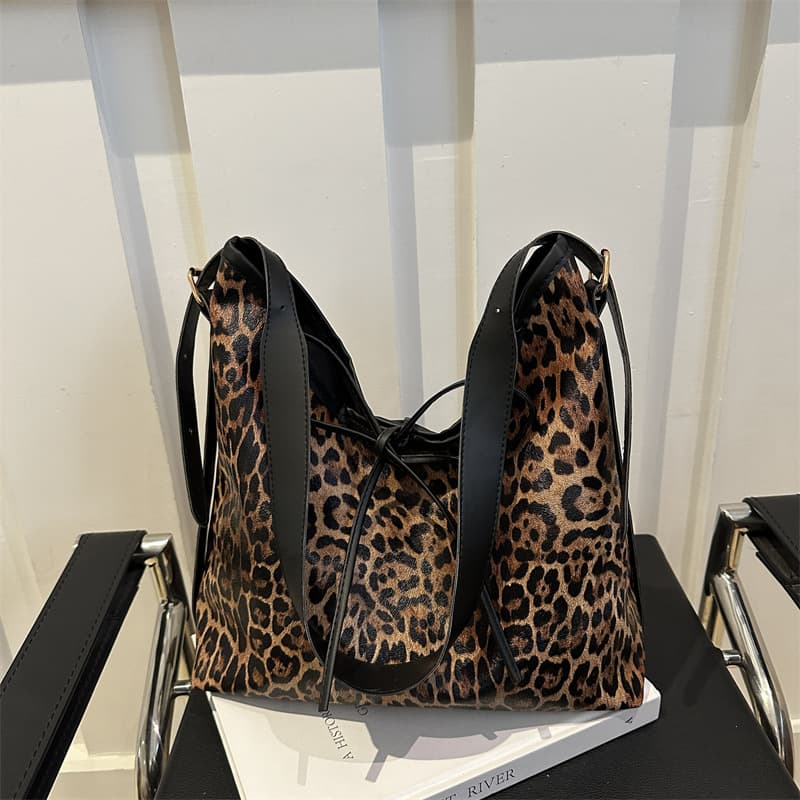 ワイルドヒョウ柄ショルダー