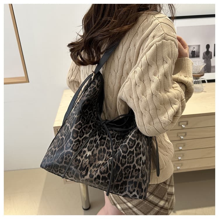ワイルドヒョウ柄ショルダー